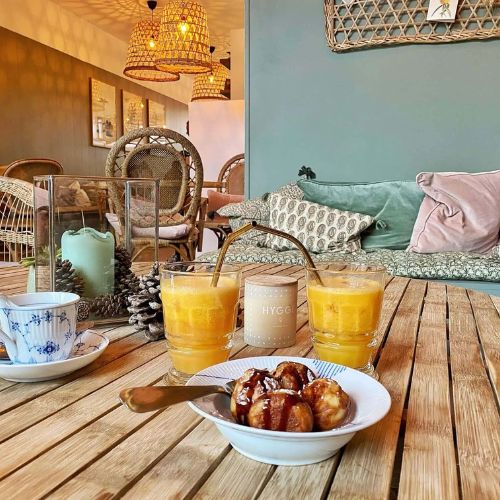 L'intérieur du salon... et des gateaux